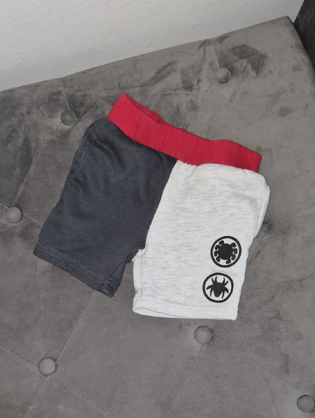 Marvel Two-Tone Spider Logo Shorts 18m Red, Gray, Black
